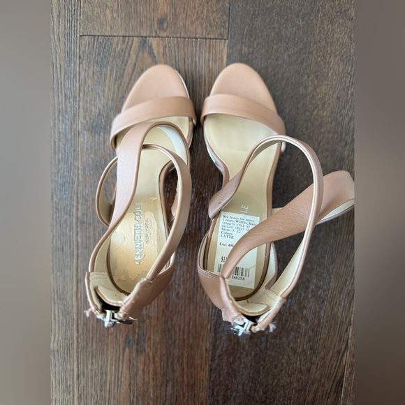 VGUC Kenneth Cole Tan New York Brooke Sandal 5.5M - Picture 3 of 10